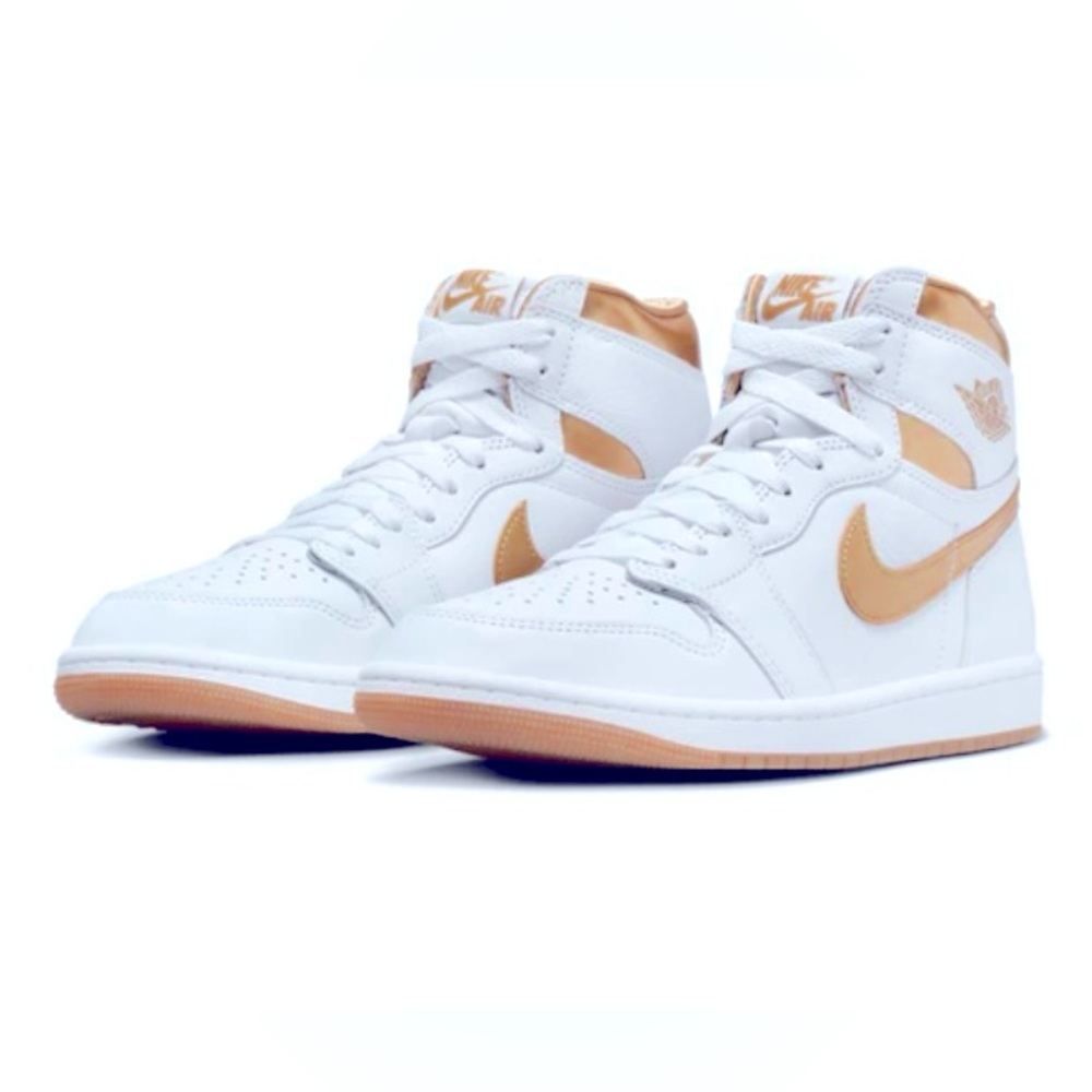 Nike Air Jordan 1 Retro High OG
💛🤍